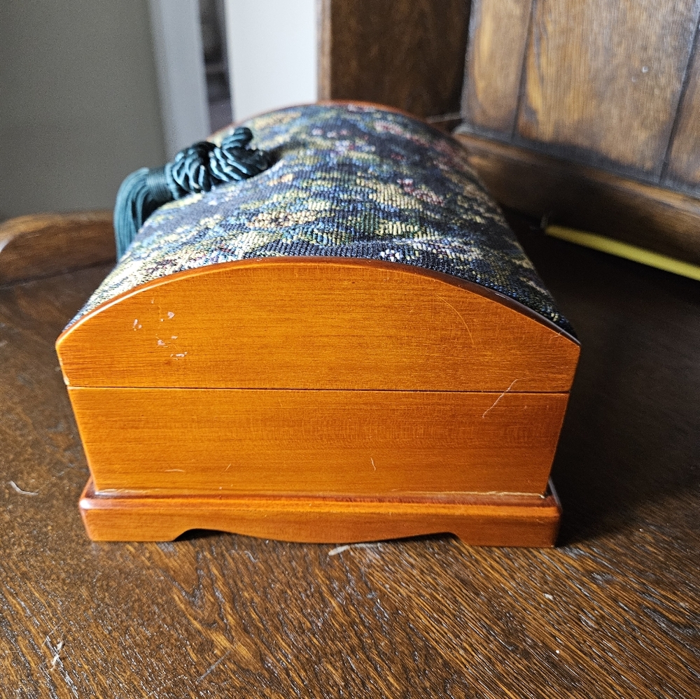 Beautiful Vintage Cross Stitch Floral Wood Tassel Jewlery Box. - Picture 5 of 14